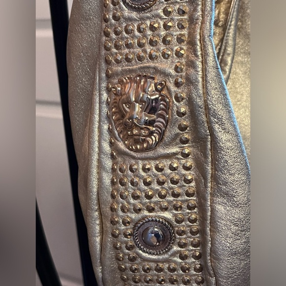 1980’s METALLIC GOLD leather VINTAGE studded bag with 🦁 LION HEAD studs - Picture 11 of 15